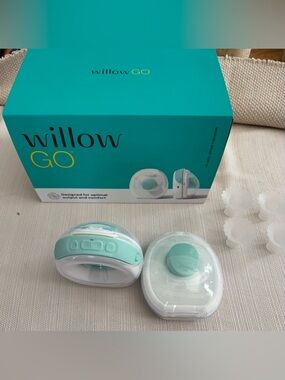 Willow GO Wearable Breast Pump Pair - Mint & White
